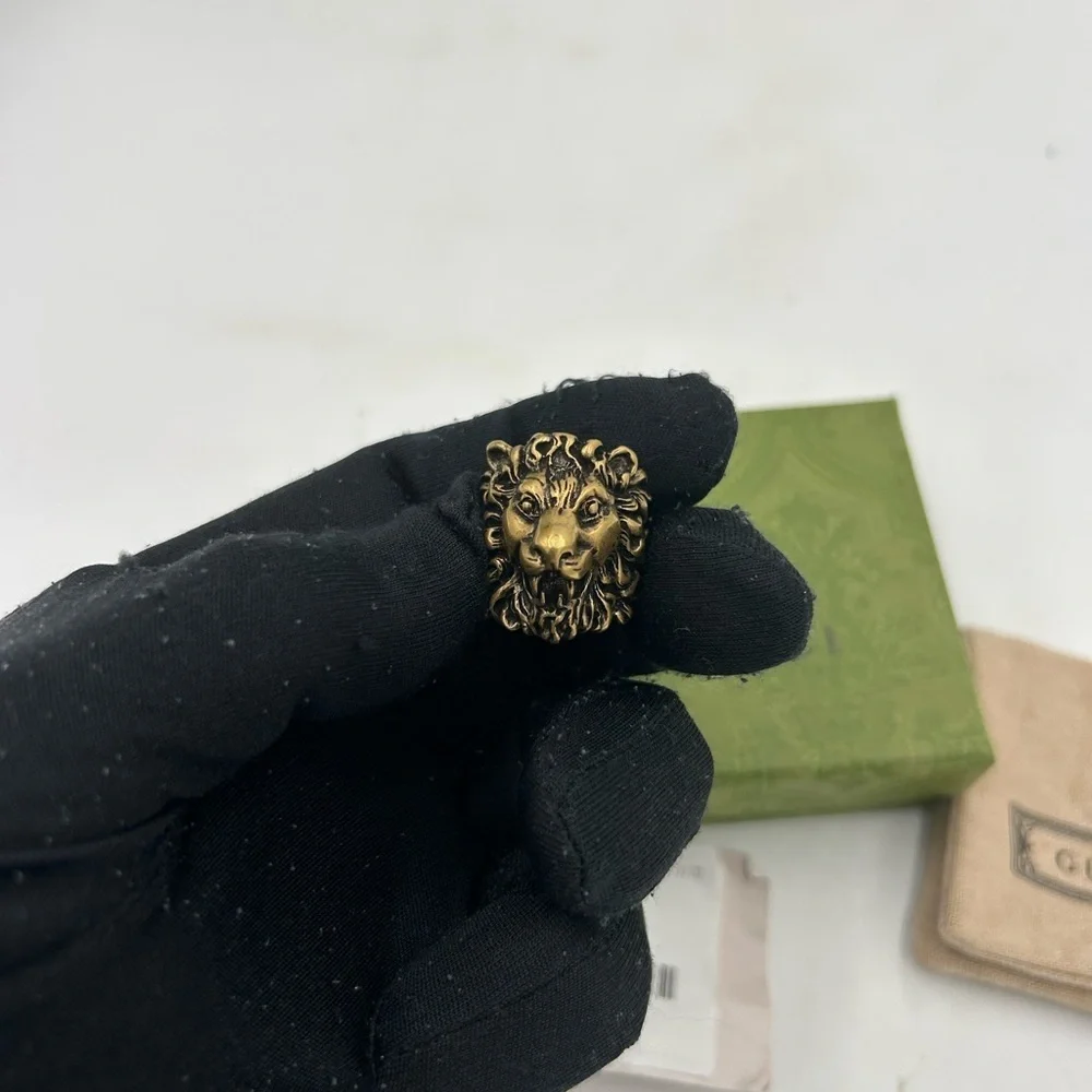 Men's Gucci, iconic lion head ring. Gold tone, brass  size 10 made in Italy